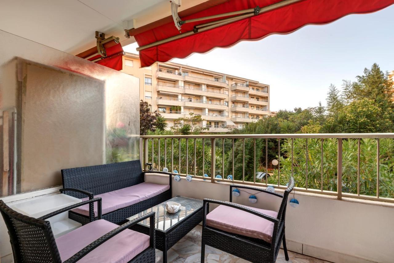 2 Pieces Au Calme Proche Martinez Avec Parking Prive Appartement Cannes