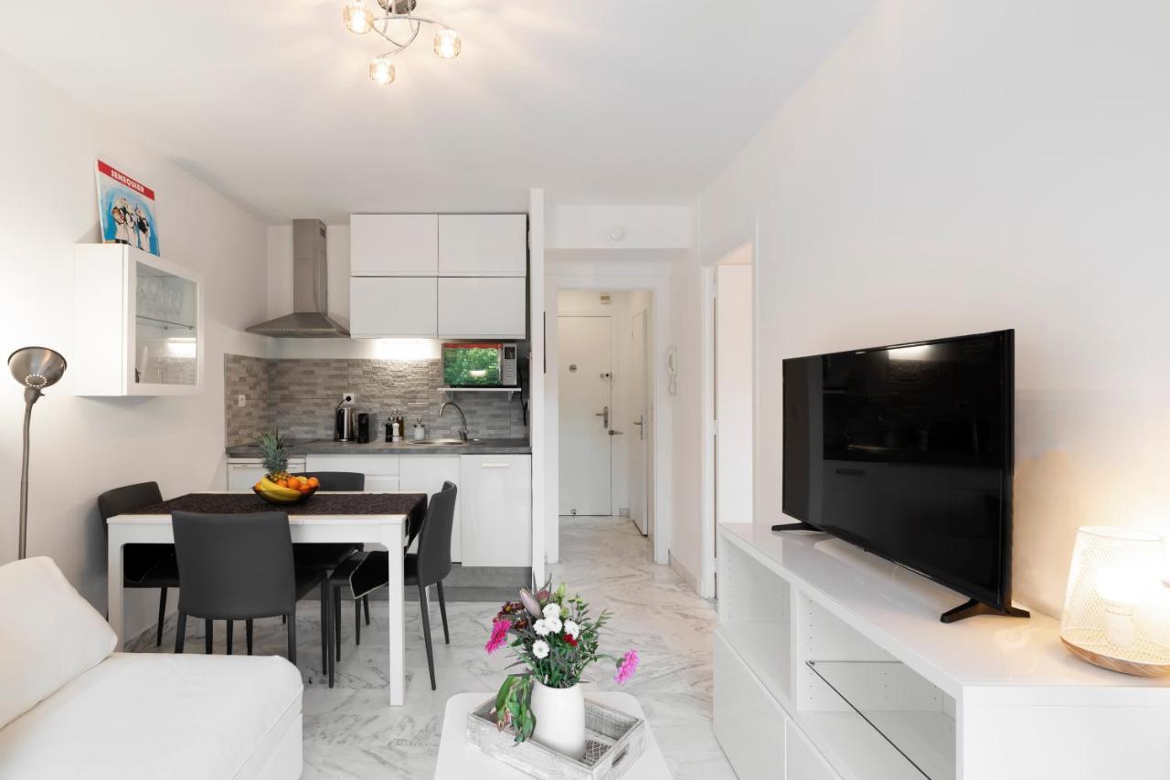 2 Pieces Au Calme Proche Martinez Avec Parking Prive * Cannes
