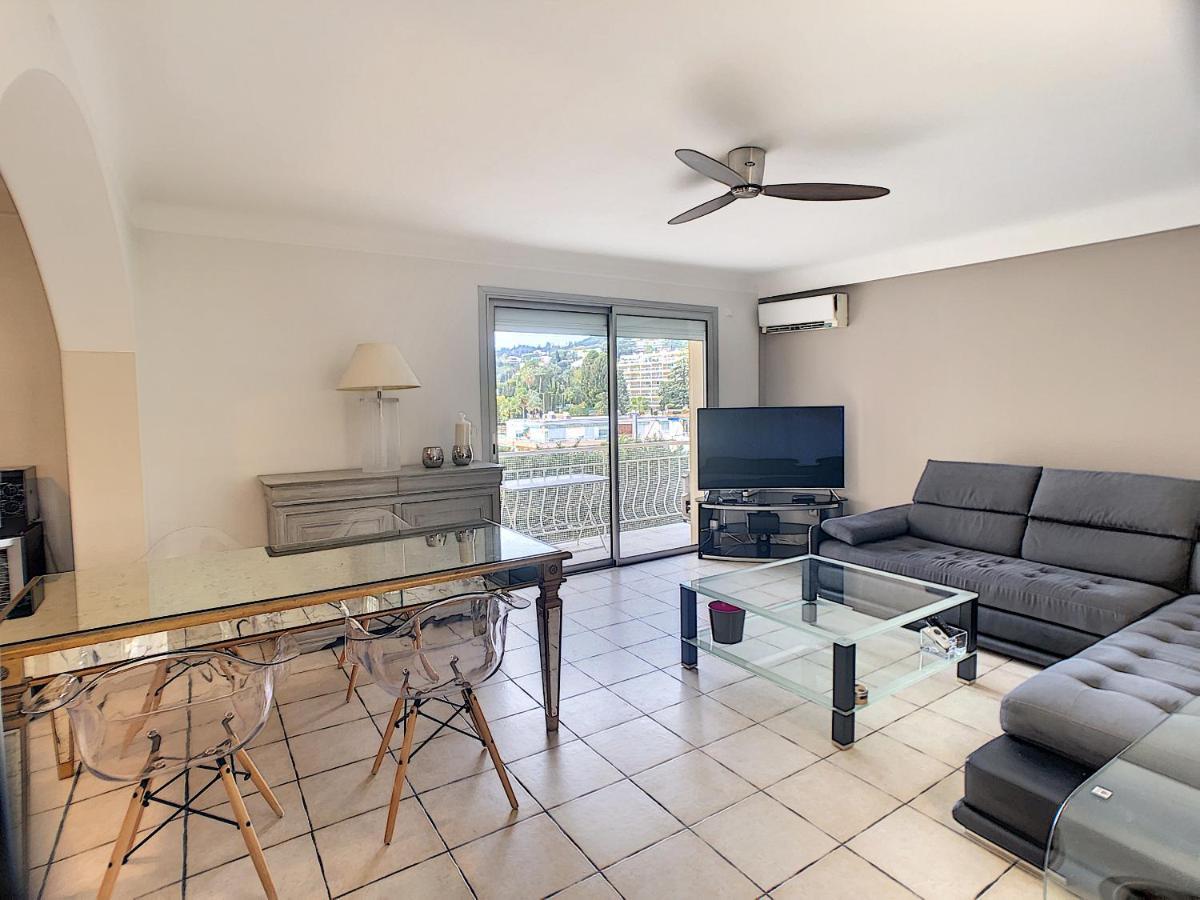 Sea View Apartment *