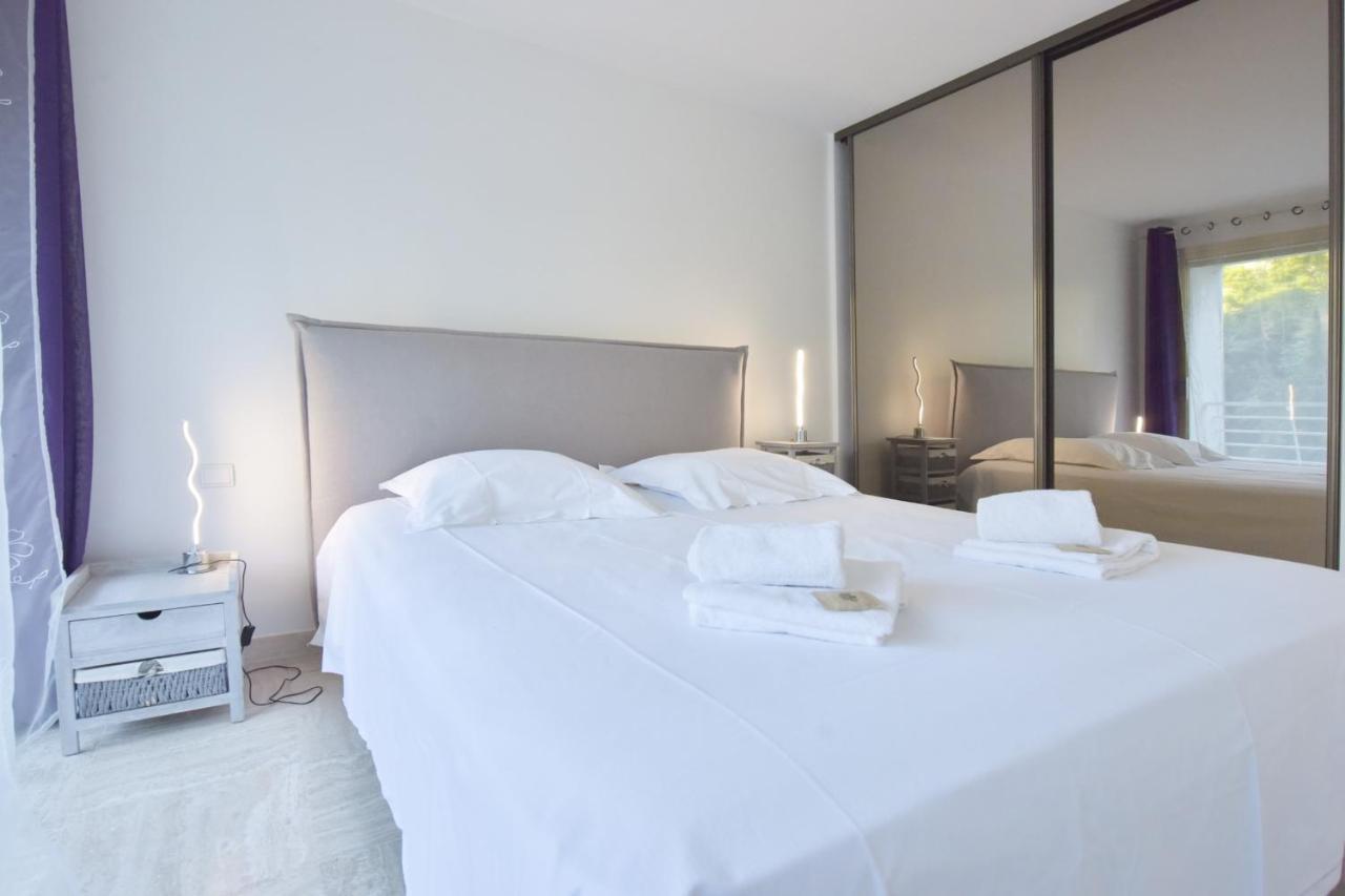 Prestigious With Terrace And Pool Apartment *