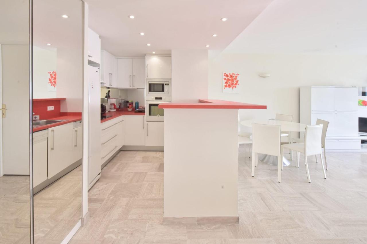 Prestigious With Terrace And Pool Apartment