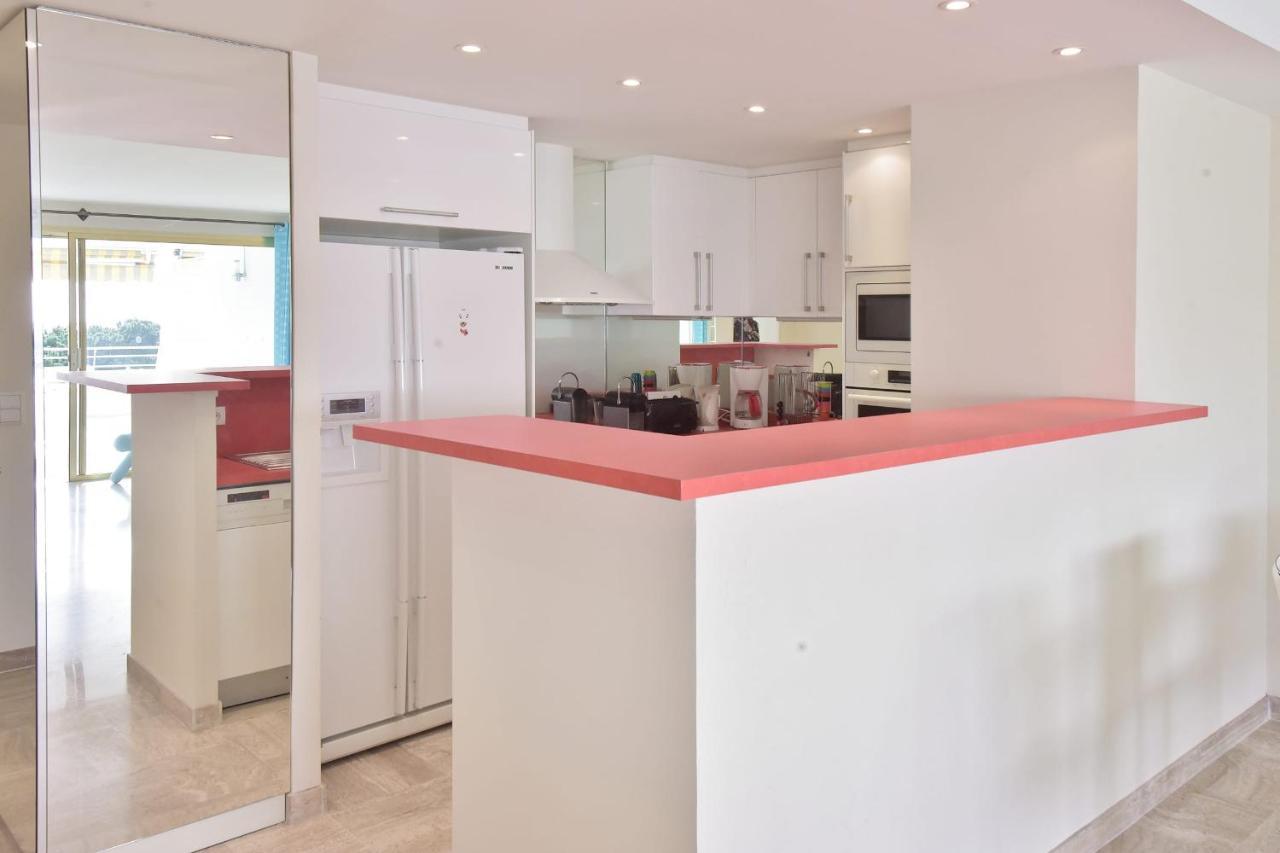 Prestigious With Terrace And Pool Apartment