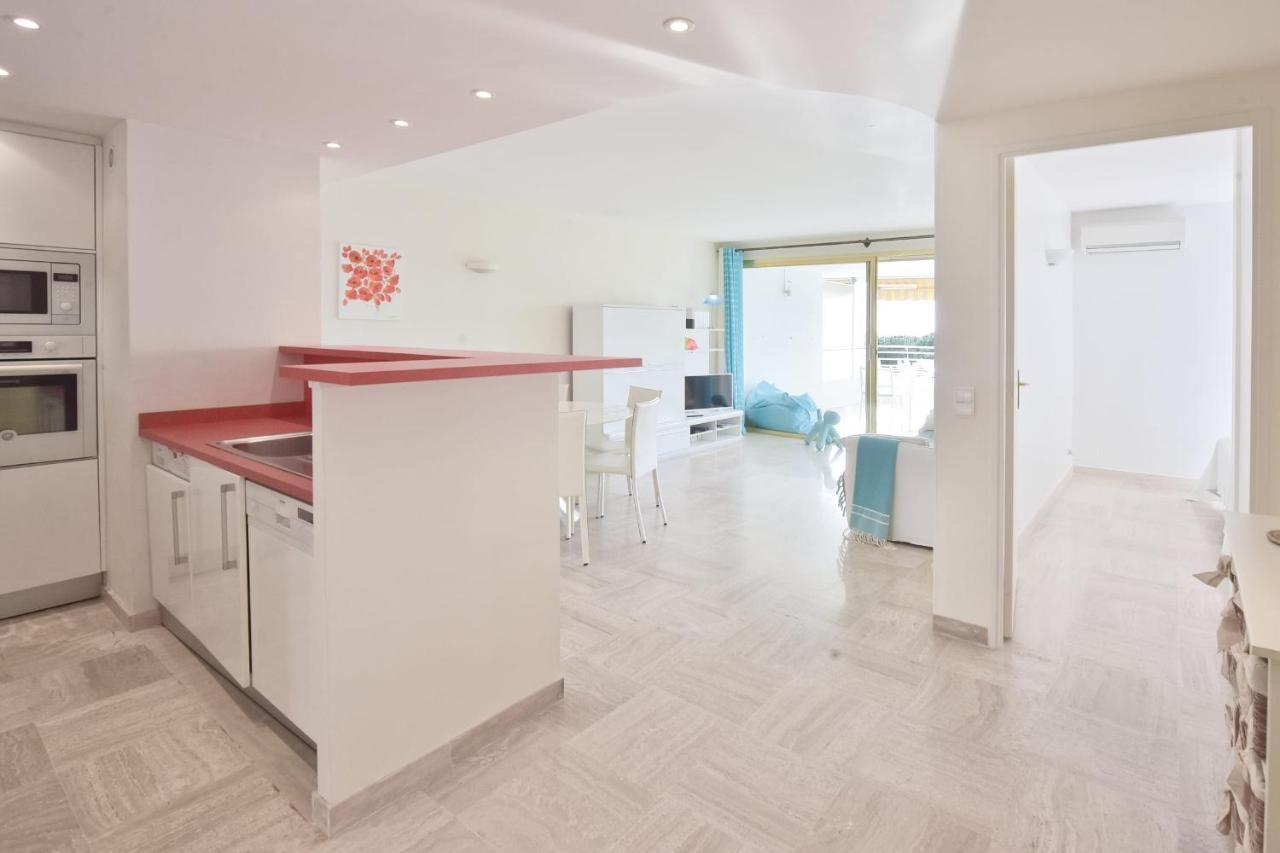 Prestigious With Terrace And Pool Apartment