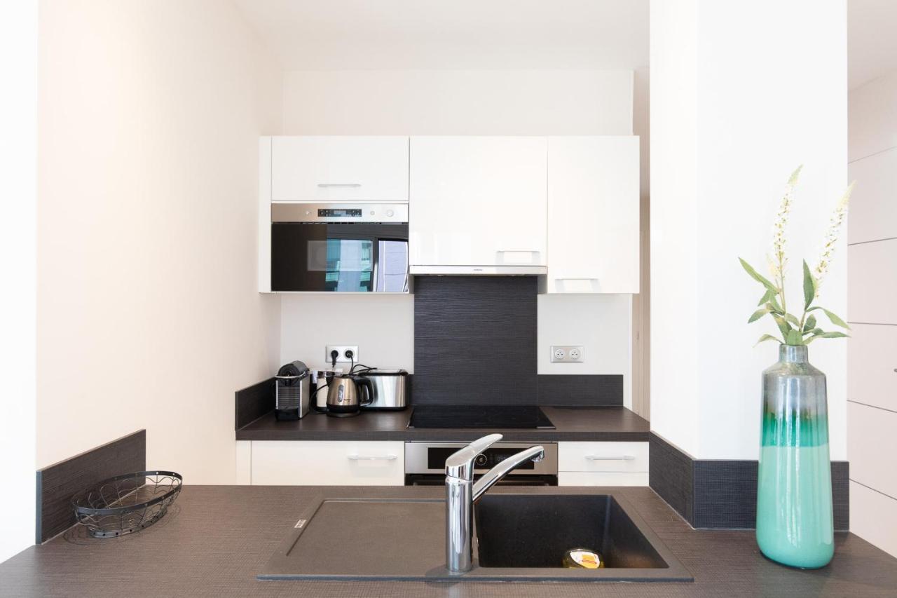 Marriott : 2 Beds/2 Baths Sea View Apartment Cannes