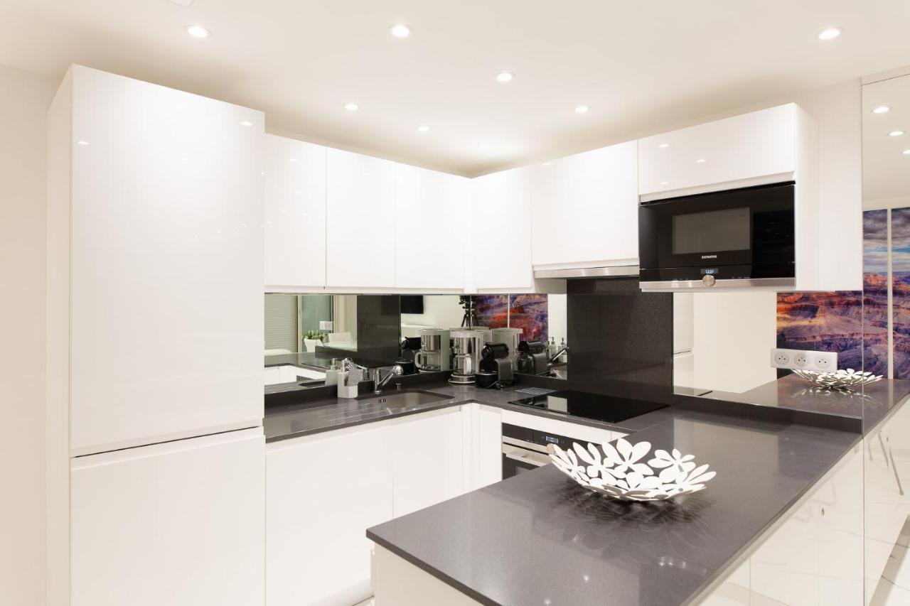 On La Croisette: New 2 Bedrooms With Sea View *