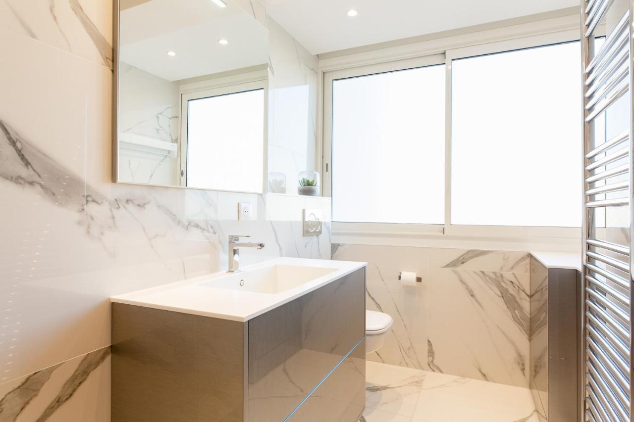 On La Croisette: New 2 Bedrooms With Sea View *