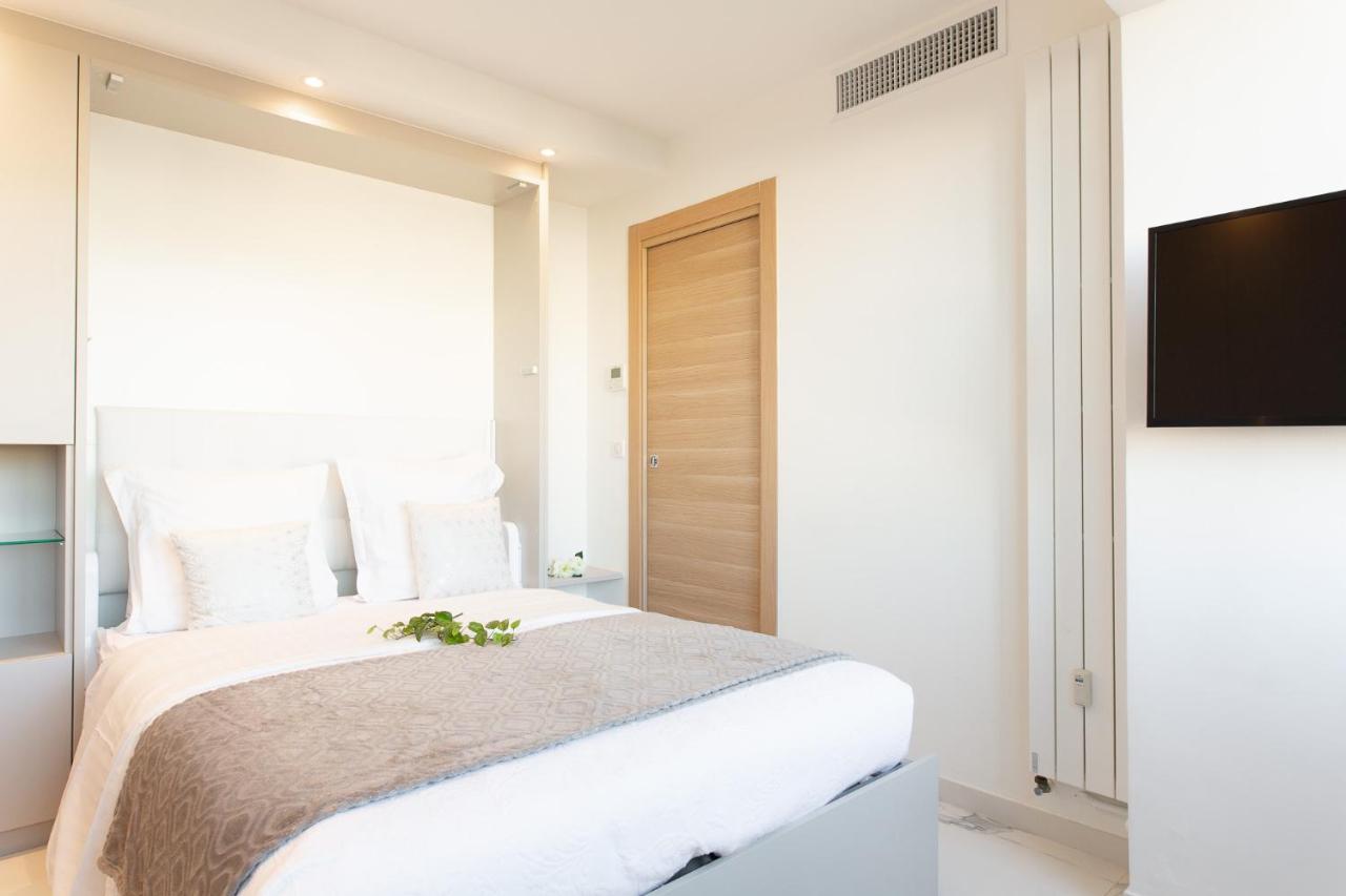 On La Croisette: New 2 Bedrooms With Sea View