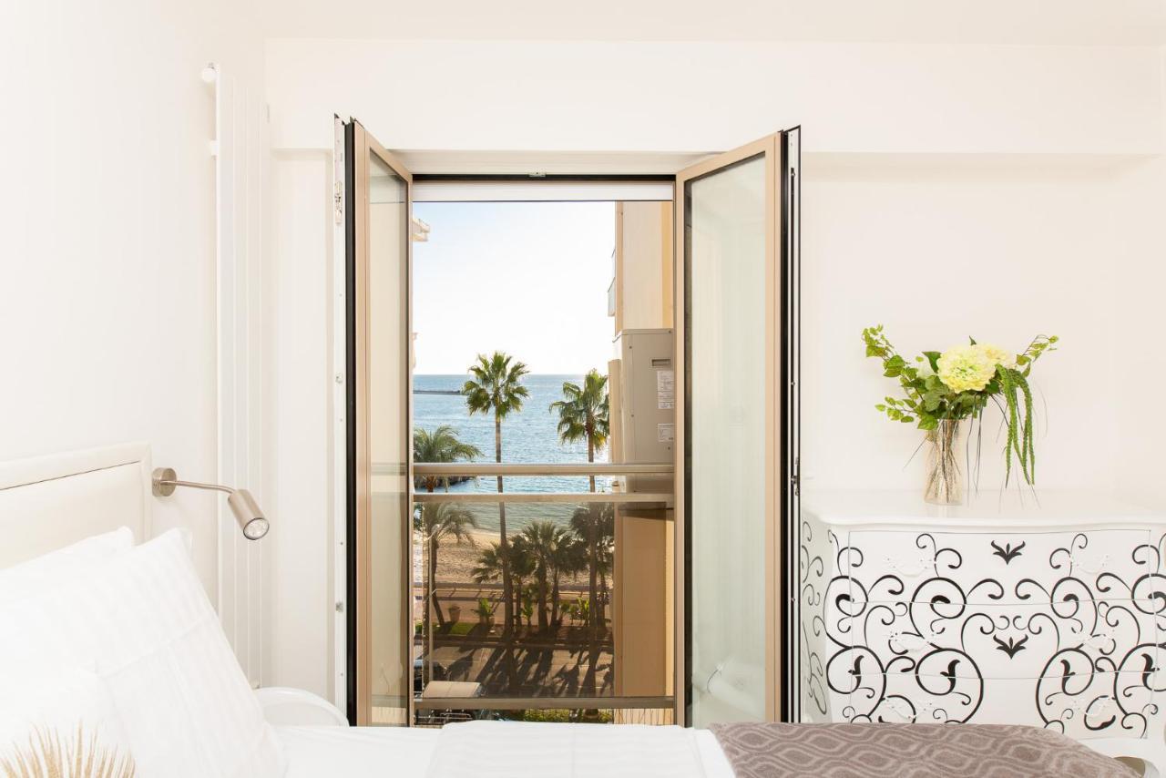 On La Croisette: New 2 Bedrooms With Sea View