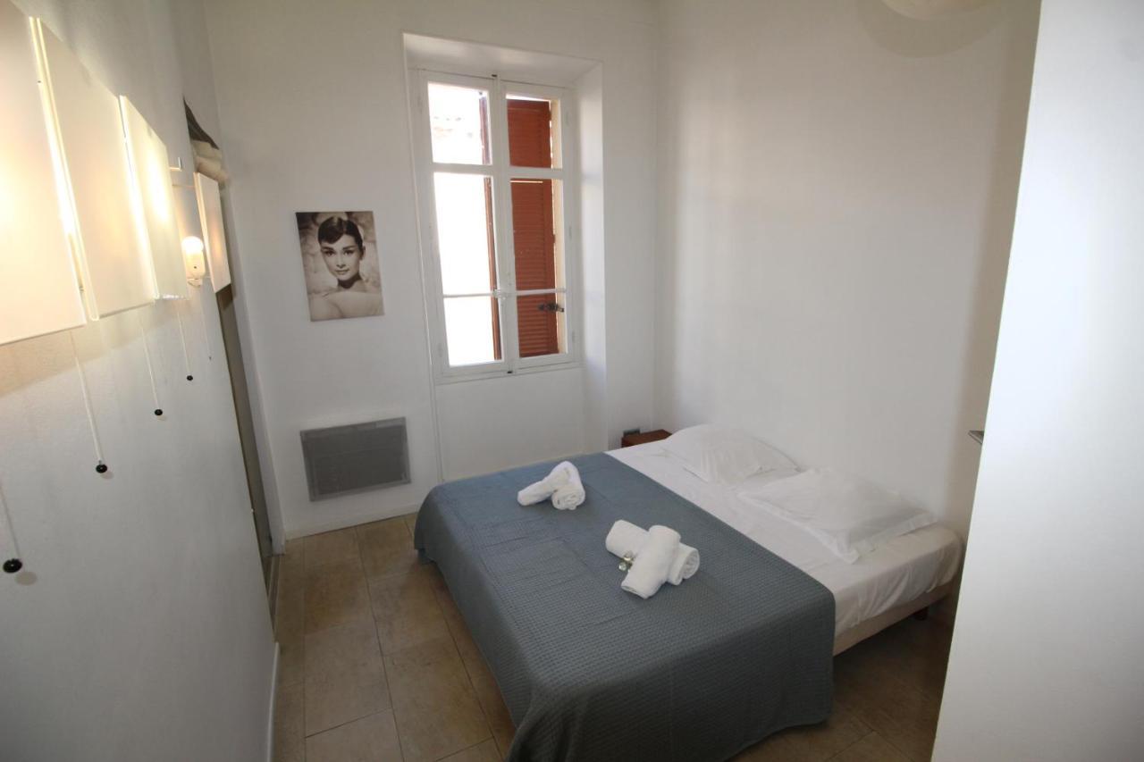 Zone Pietonne, 3 Chambres, 3 Sdb *