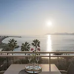 On la Croisette: luxe 2 bedrooms/ 2 baths