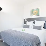 On la Croisette: luxe 2 bedrooms/ 2 baths