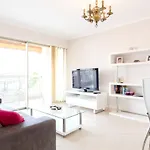 Appartement Moderne A Cannes Avec Balcon Et Vue Sur La Ville 55 M²