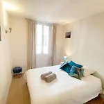 2 Bedrooms 2 Bathrooms 1 Min Palais & Beaches
