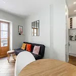 Magnificent Renovated 2 Room Apartment - Terrace - 1Br 4P
