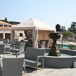 Le Chateau Des Artistes