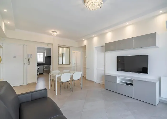 Wdf 2 Bedrooms 1Min Walk To Carlton Hotel