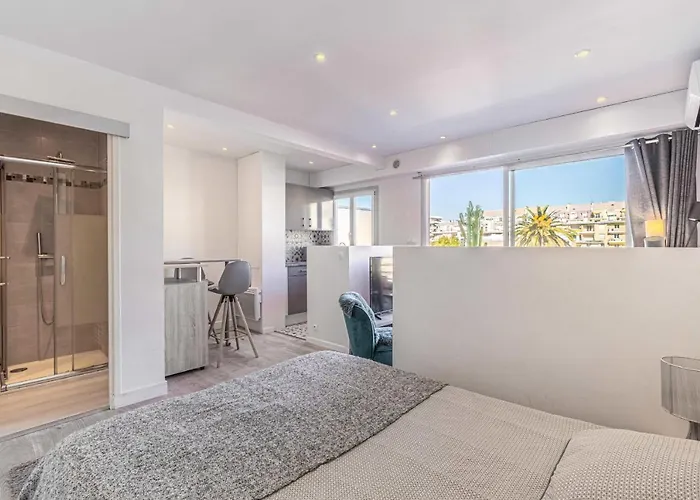 Magnificent Studio With Terrace - Center Of Cannes