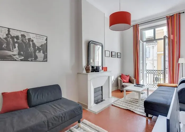 A084-Welcoming Apartment In Rue D\'Antibes The Heart Of Cannes