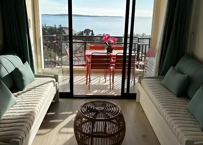 Studio A Cannes Vue Mer Refait A Neuf Avec Piscine