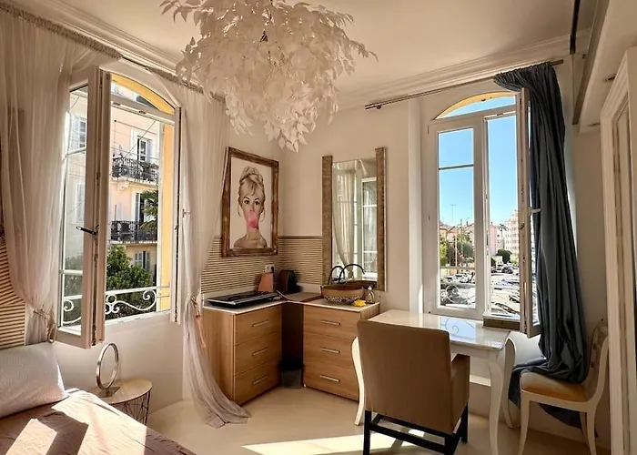 Joli Studio Avec Mezzanine Centre Cannes