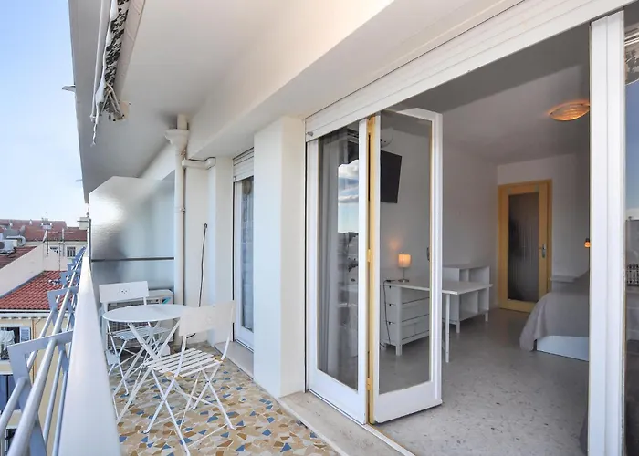 Amazing Apartment In Cannes With Kitchen