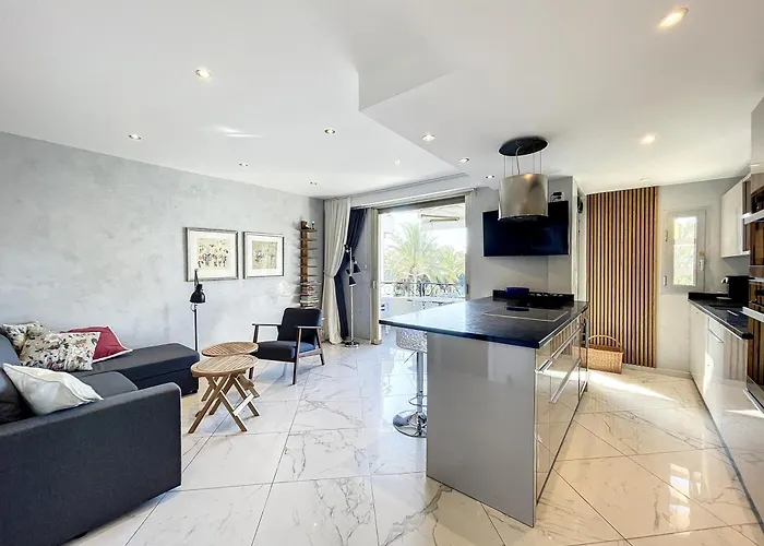 Stylish 1-Bedroom Apartment With Sea View On La Croisette
