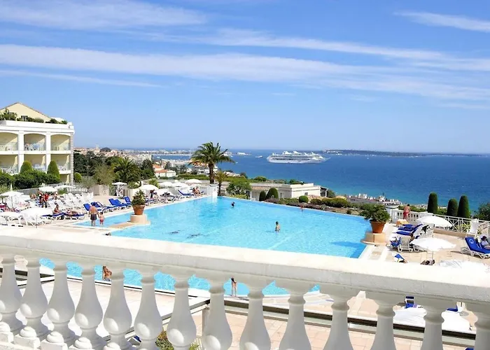 Apartment With Garden, Pool, Sea View And Parking