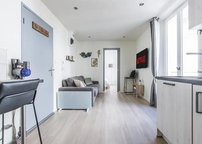 Cute Affordable 1-Br Minutes From Cannes Center