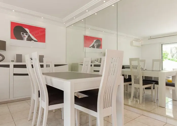 Villa Ad\'Alta
