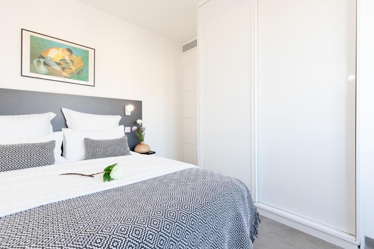 Appartement On La Croisette: Luxe 2 Bedrooms/ 2 Baths Cannes