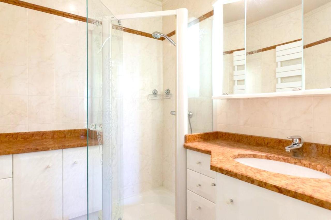 Appartement Moderne A Cannes Avec Balcon Et Vue Sur La Ville 55 M² *