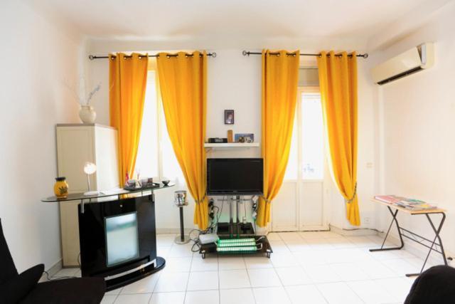 Bel Emplacement Apartment *