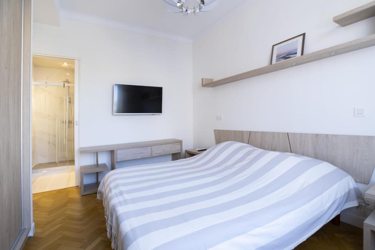 3-br Sea View By The Beaches Apartment *