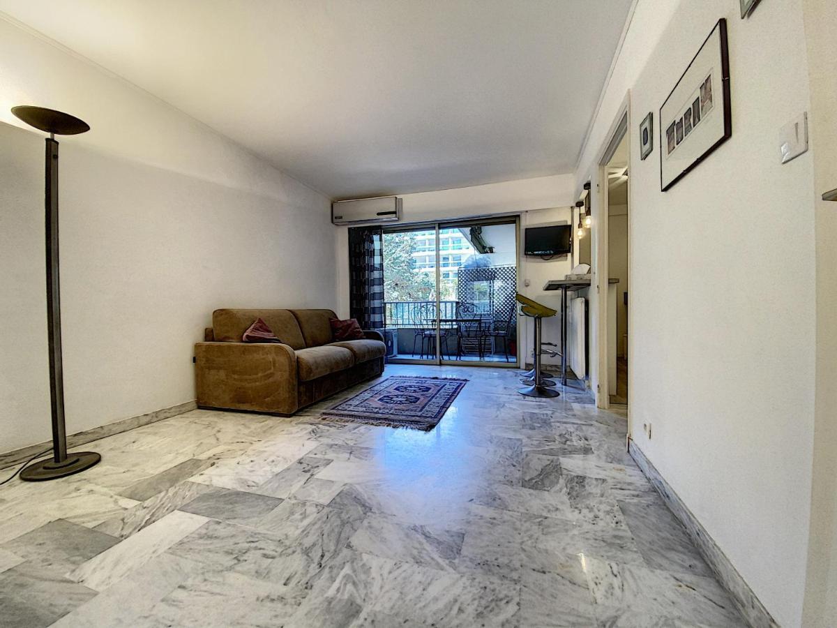 Majestic - Del3535 - Studio *