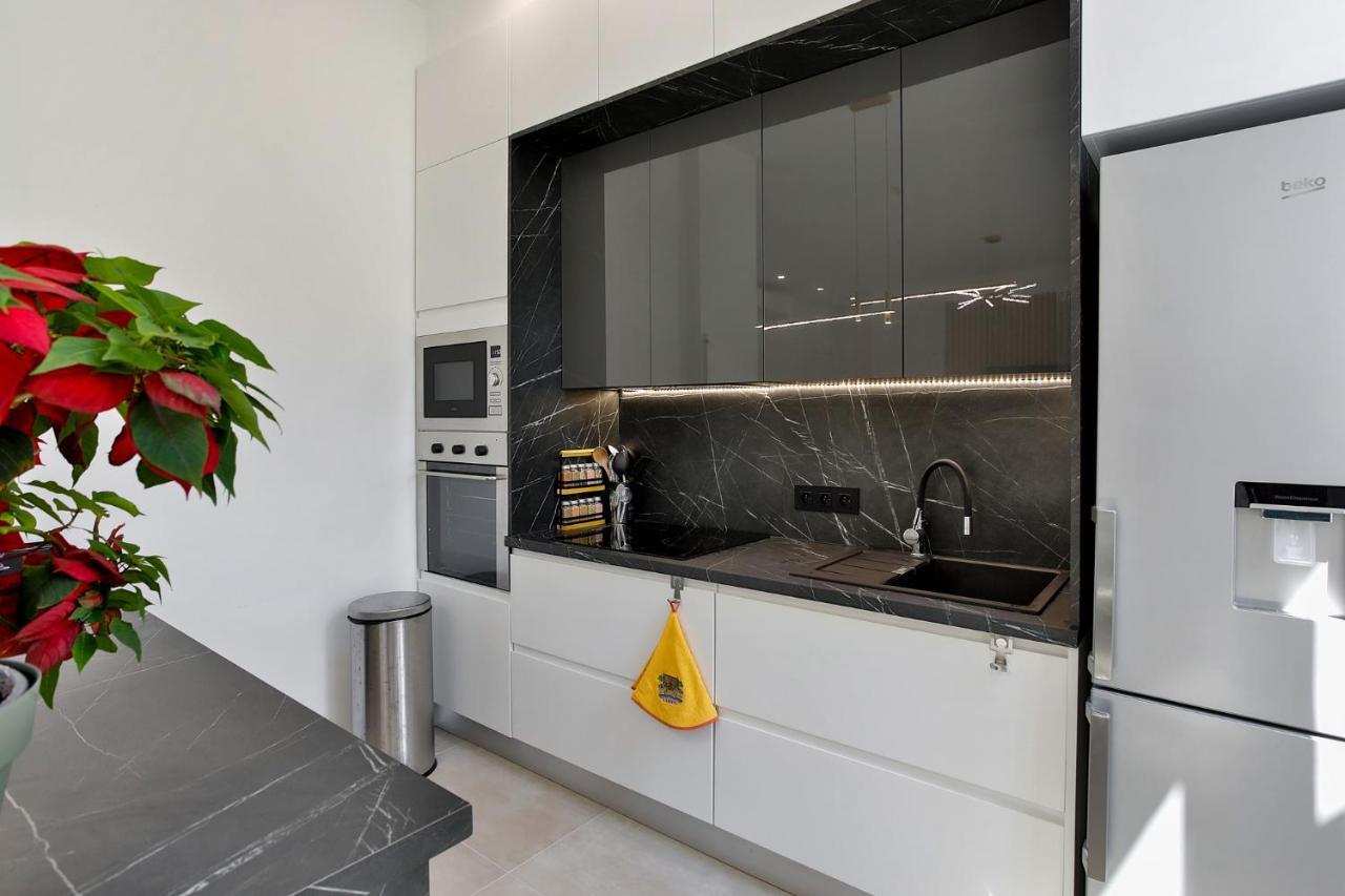 Beautiful 4 Beds & 4 Baths, 10min From Palais, 4 Stars Apartment *