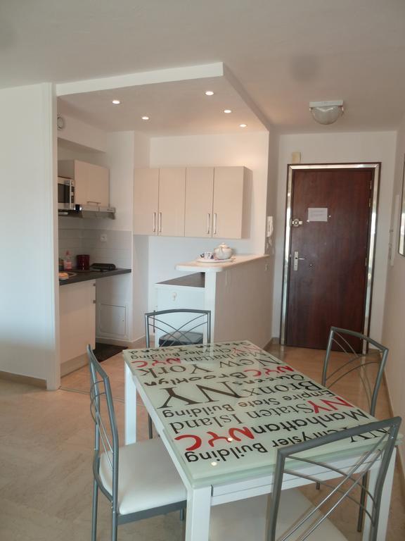 Center Festival And Apartment