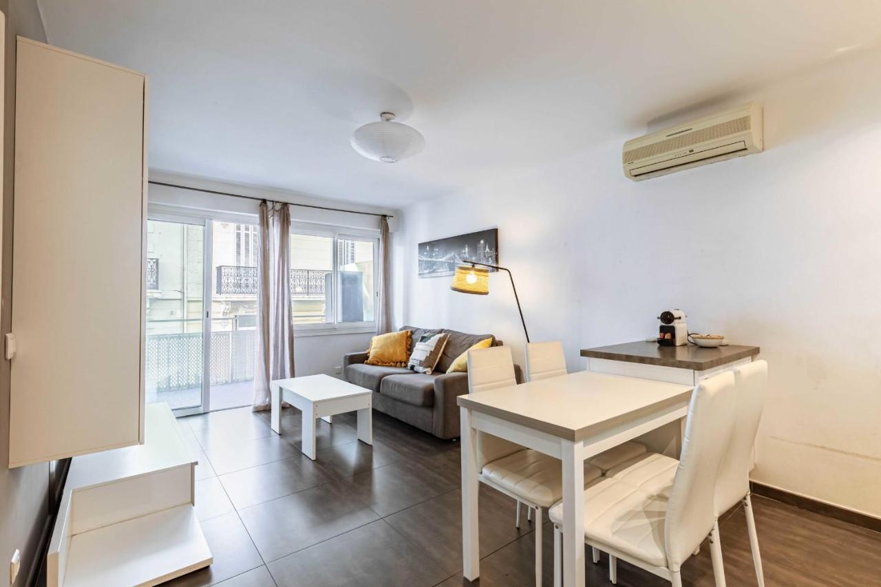Apartment Beautiful With Balcony - Center *