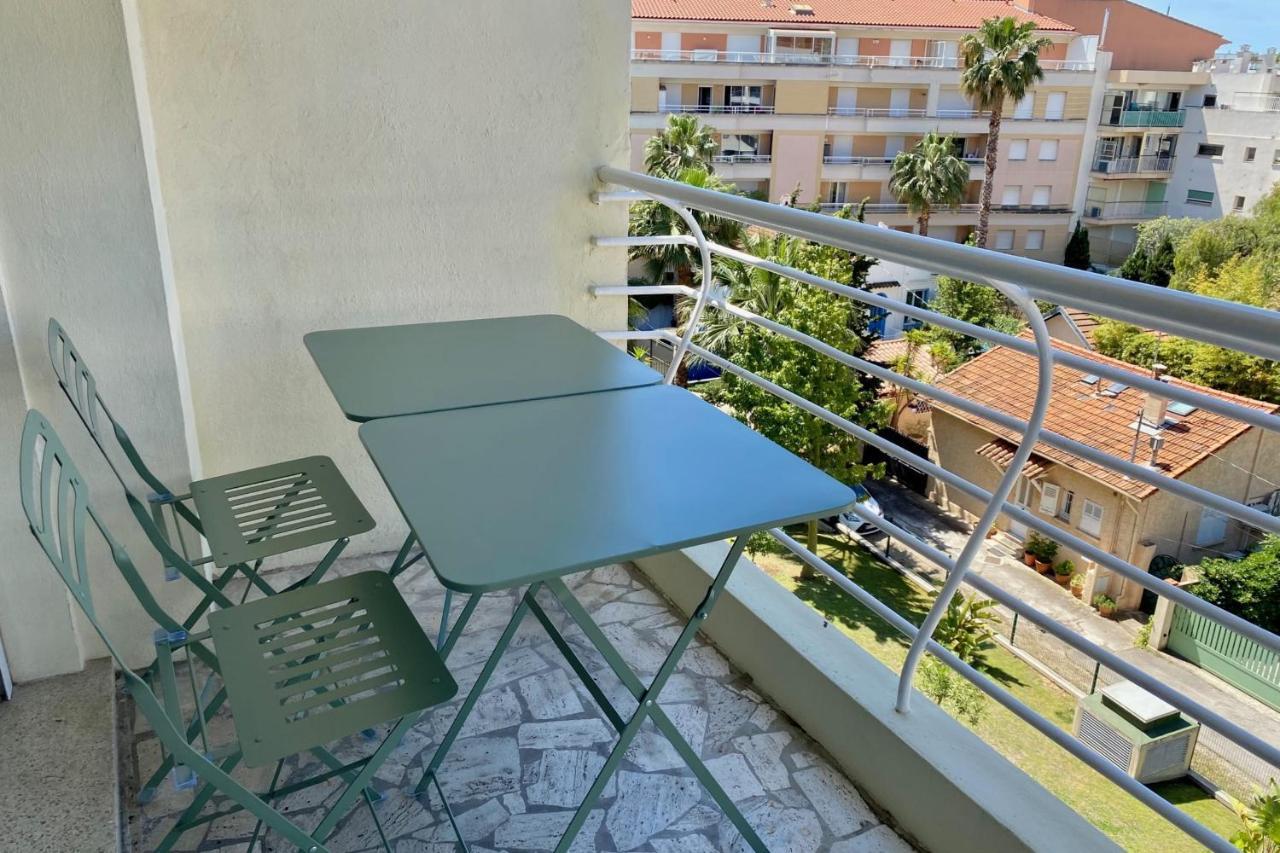 Spacious Bright Nest With Balcony In Apartment