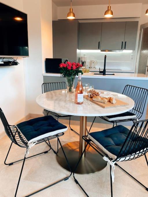 Apartment 2 Bedroom In Near The *