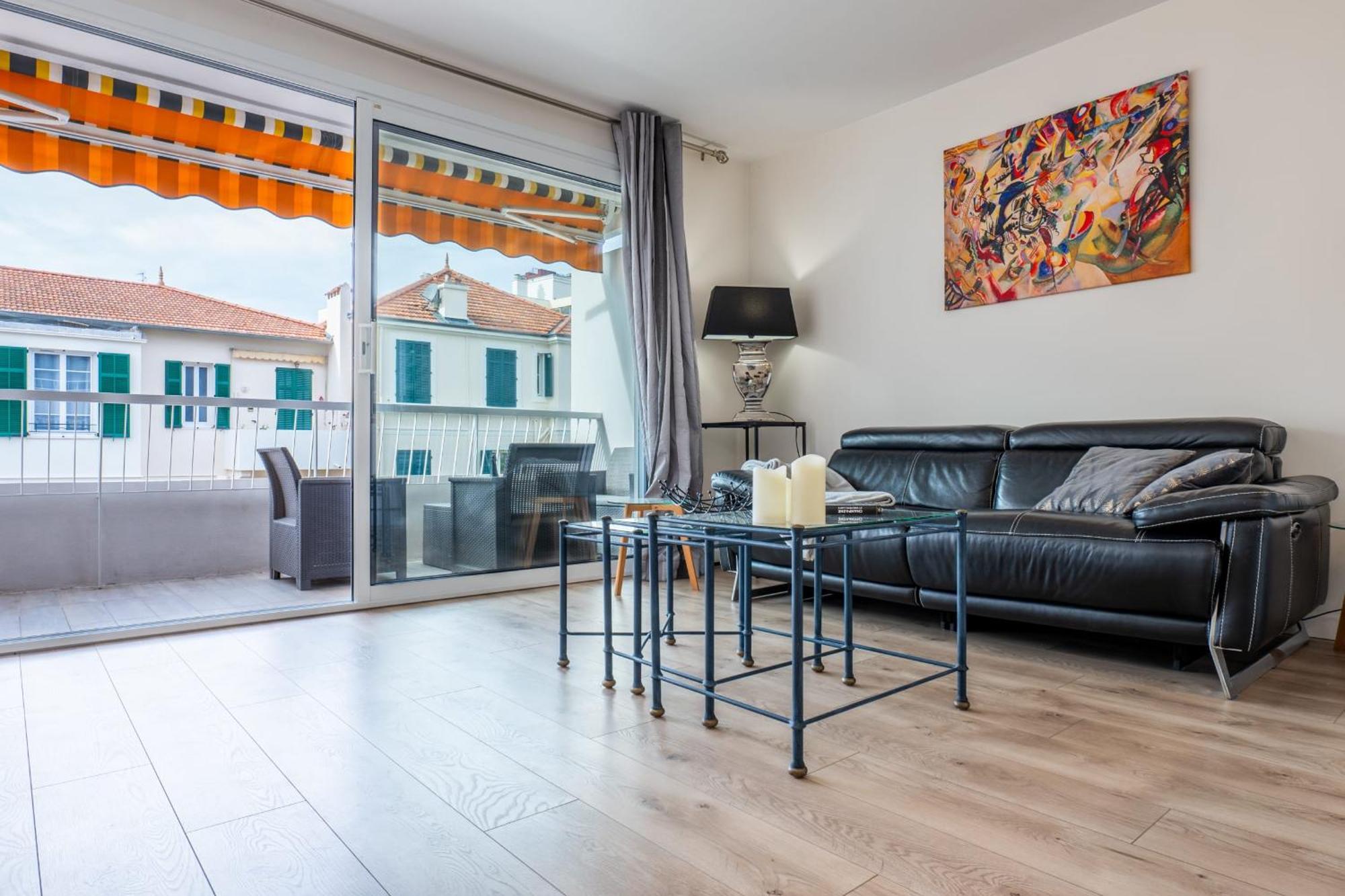 2-room With Terrace Close To The Center Apartamento