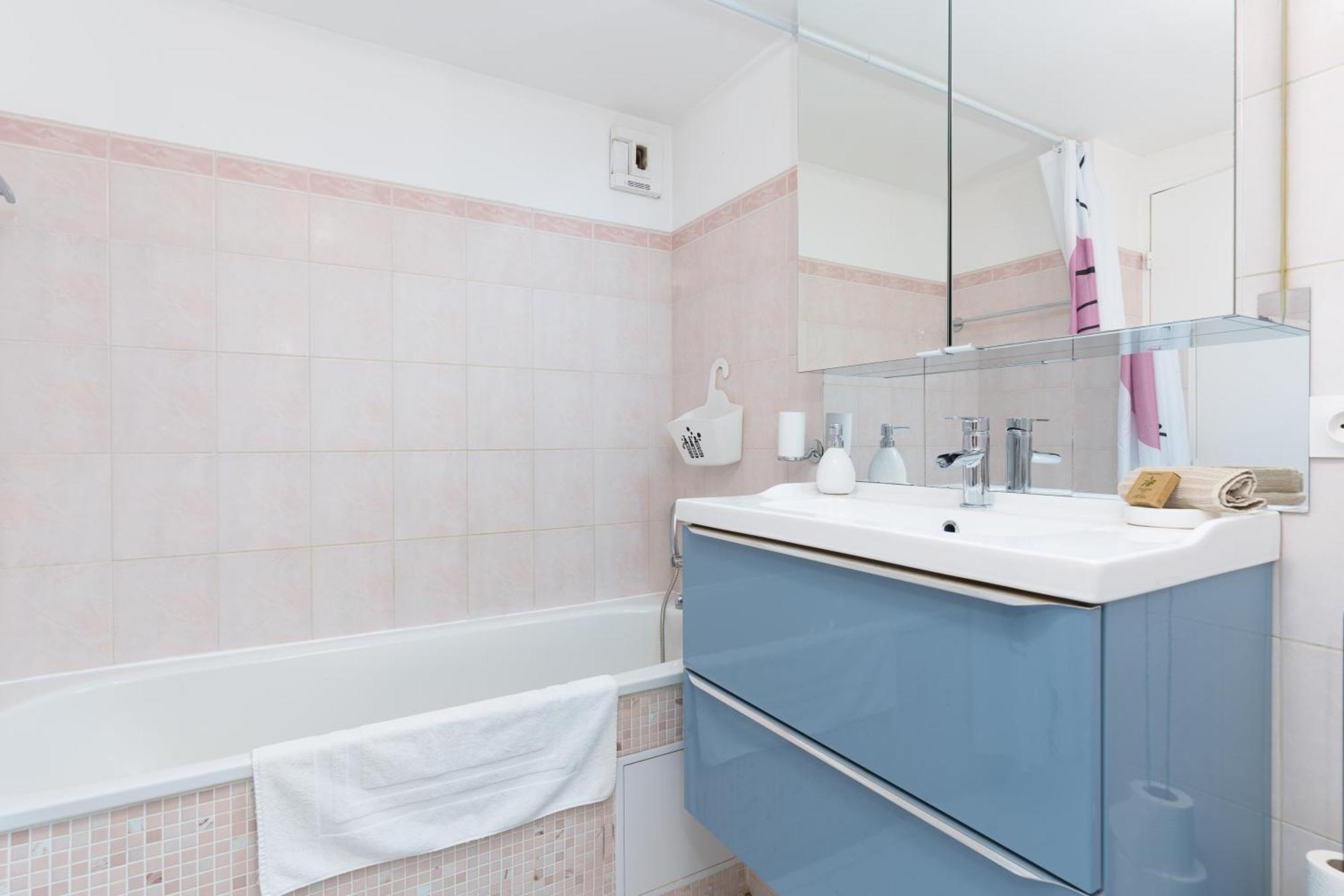 Le Calmette By Apirent #central #lumineux #calme #wifi * Cannes