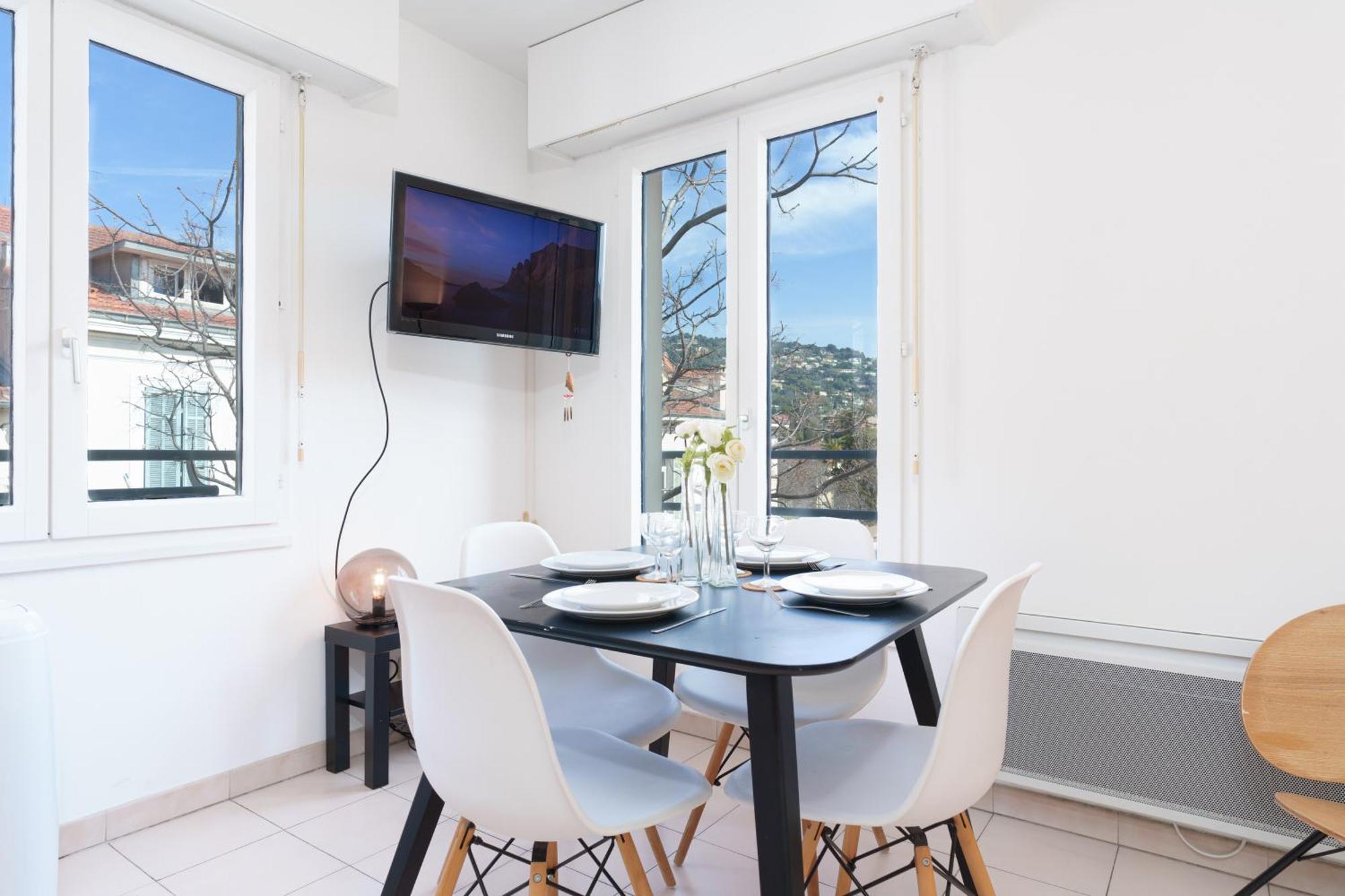 Le Calmette By Apirent #central #lumineux #calme #wifi