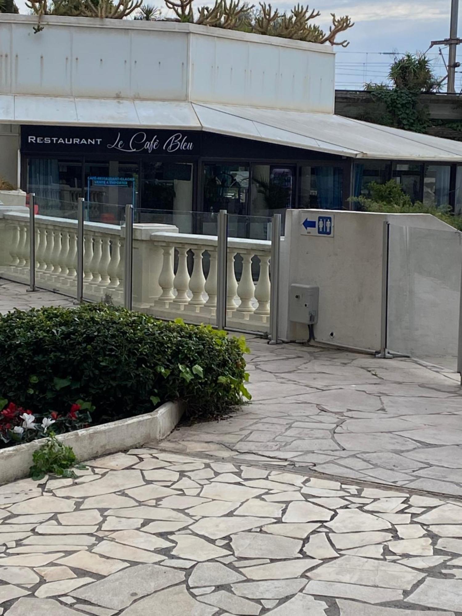 Bord De Mer, Terrasse, A Pieds