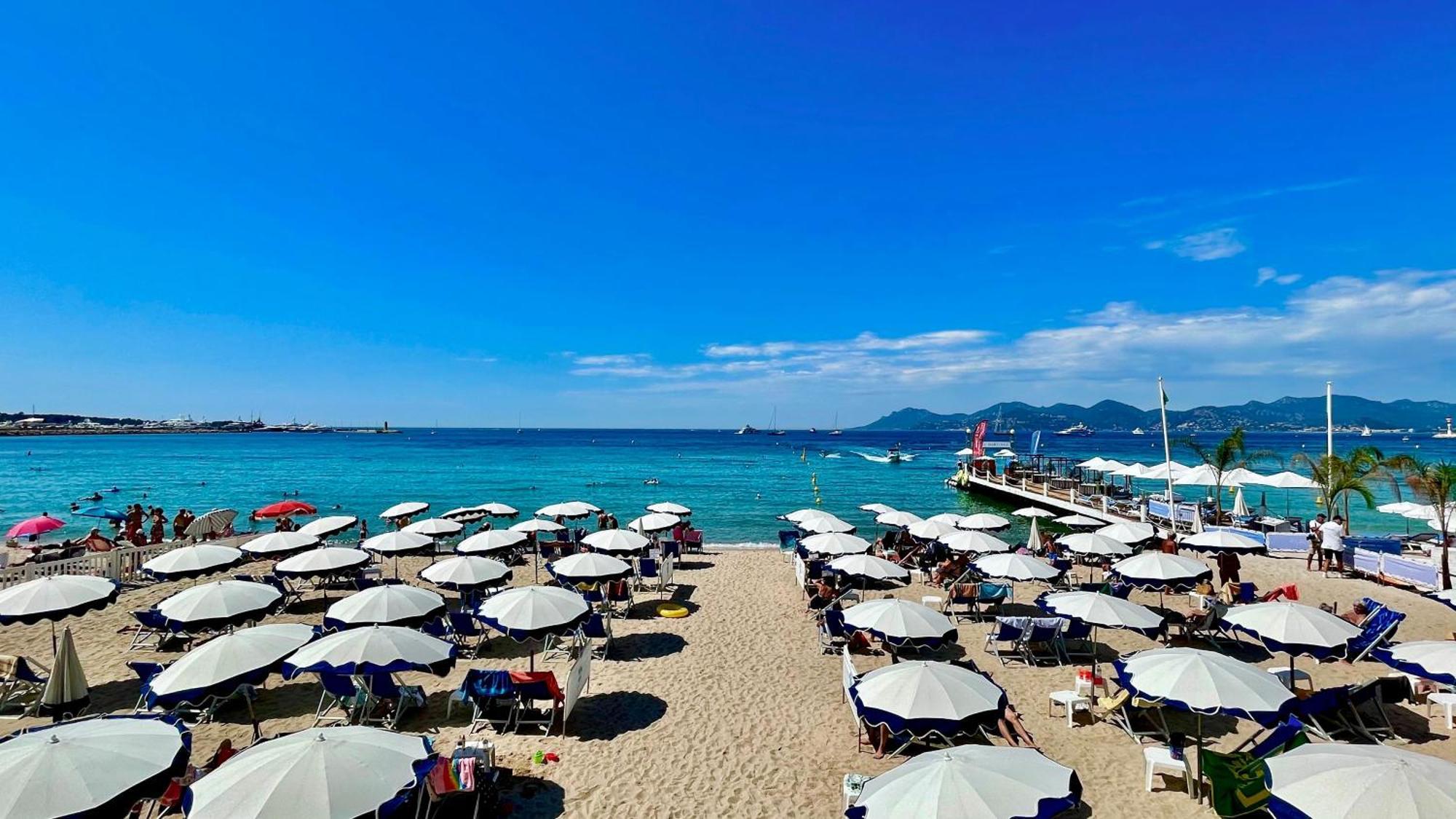 Modern 2 Bd Next To Rue Dantibes Cannes