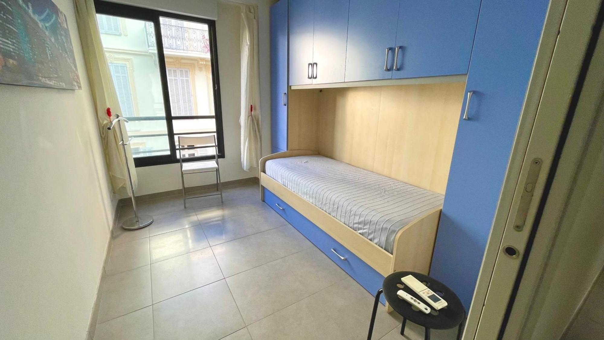 Modern 2 Bd Next To Rue Dantibes *
