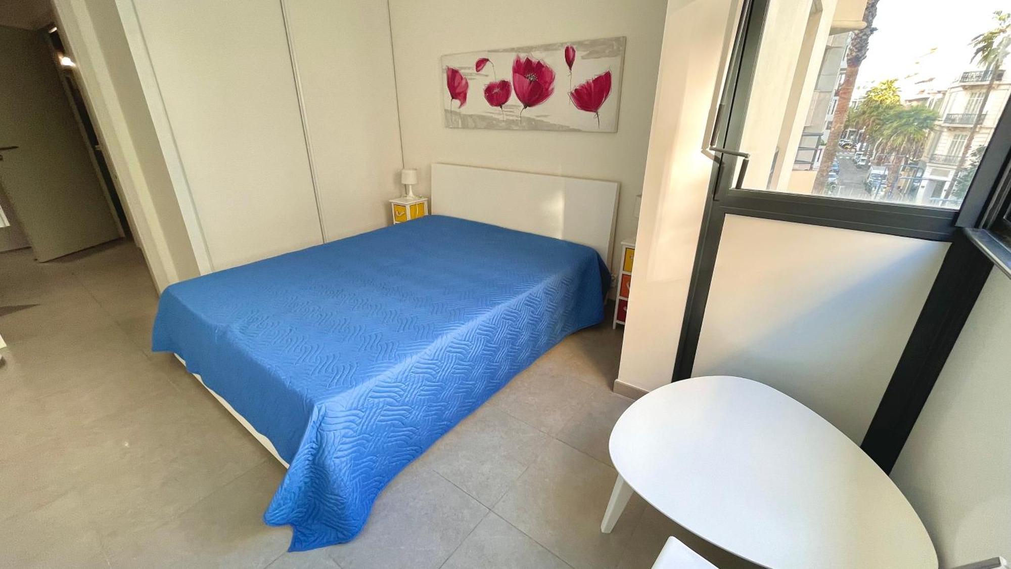Modern 2 Bd Next To Rue Dantibes Apartment
