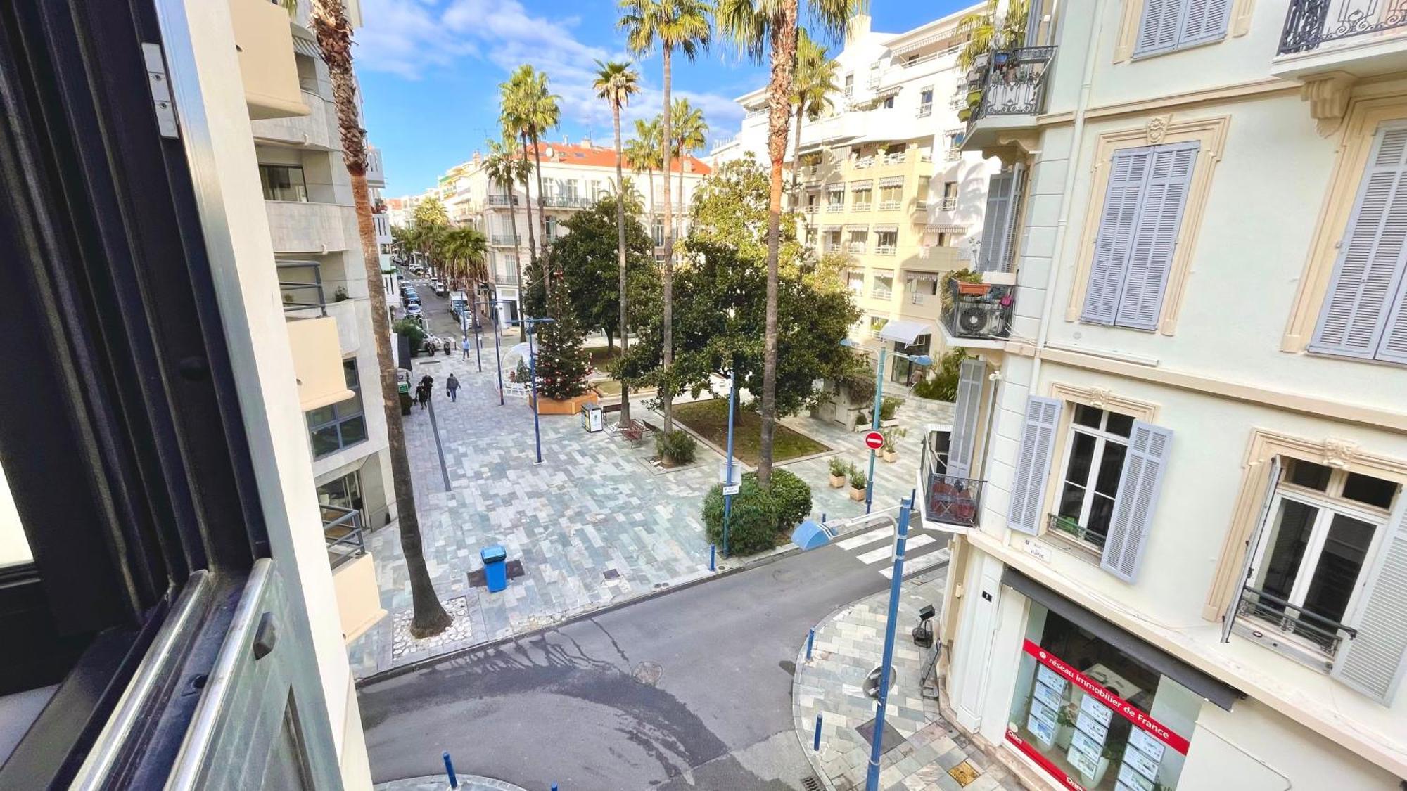 Modern 2 Bd Next To Rue Dantibes Apartment *
