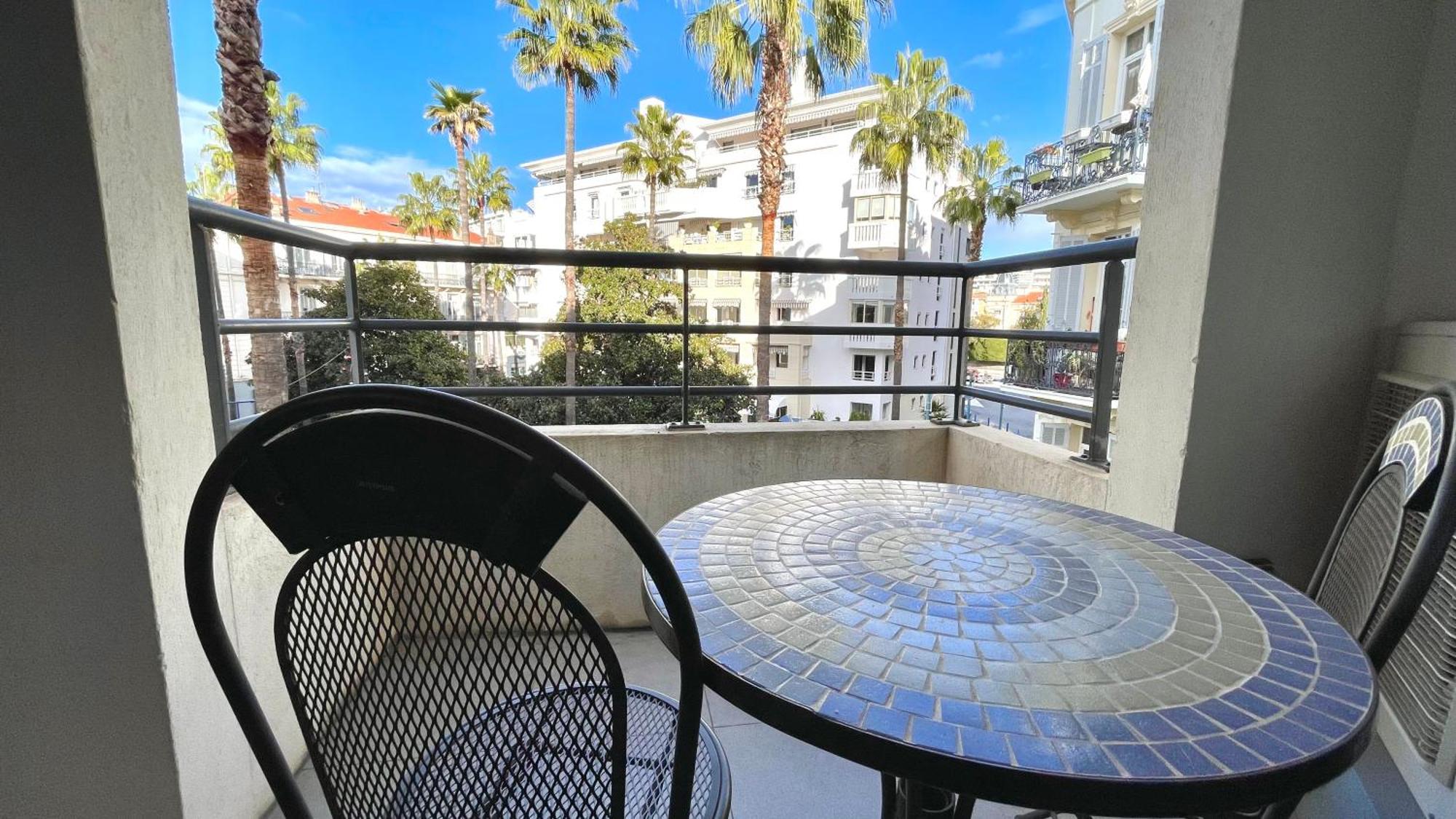 Modern 2 Bd Next To Rue Dantibes Apartment Cannes