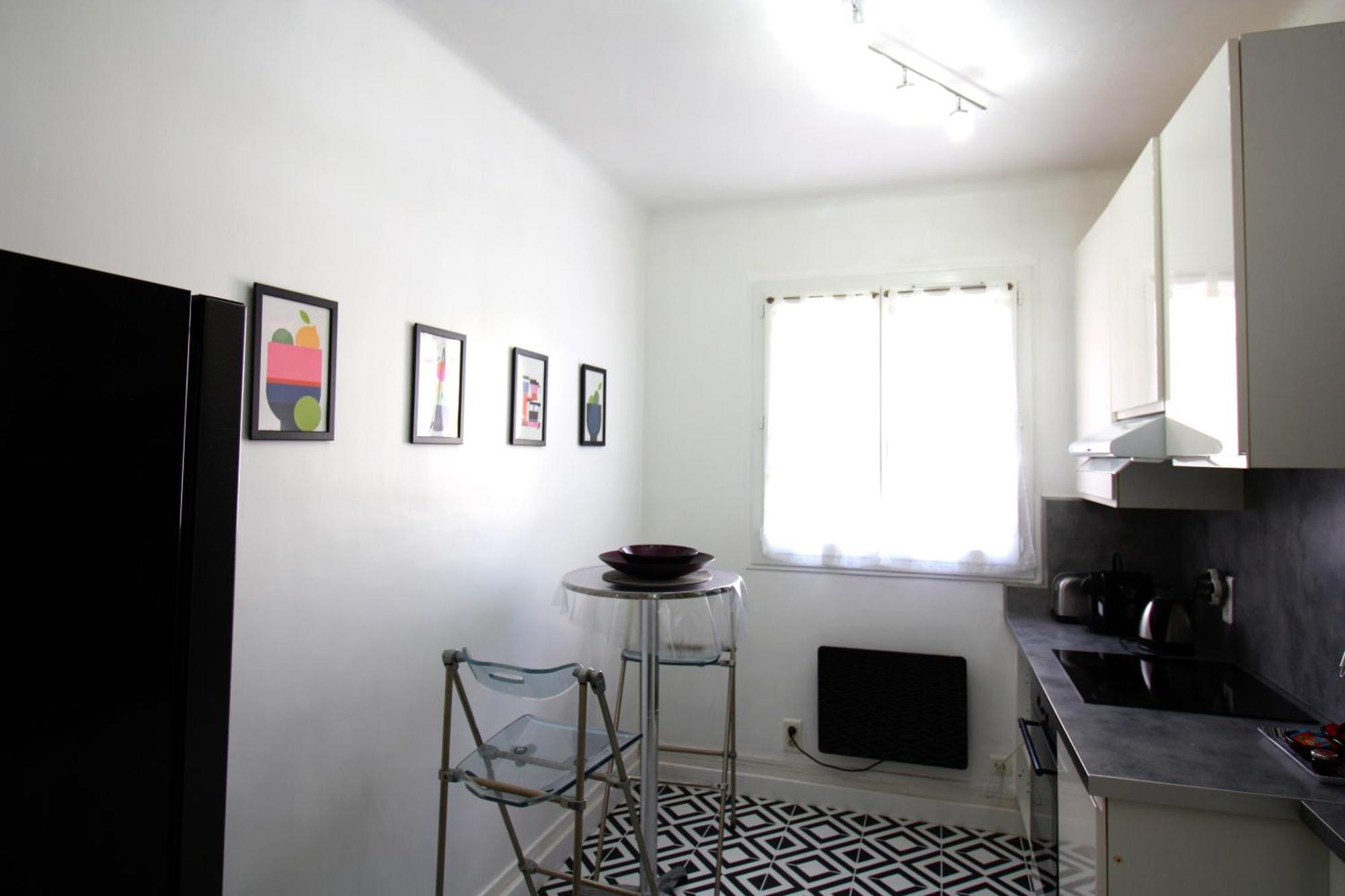 Charming & Quiet Near Center Apartment
