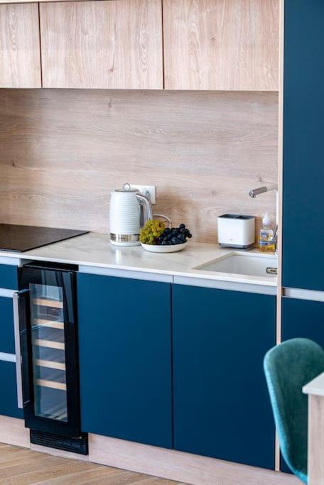 Renovated Bijou Gem In Heart Of Apartment